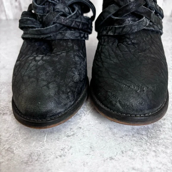 Free People 'Carerra' Black Textured Leather Crisscross Ankle Booties Size 9 - Picture 3 of 5